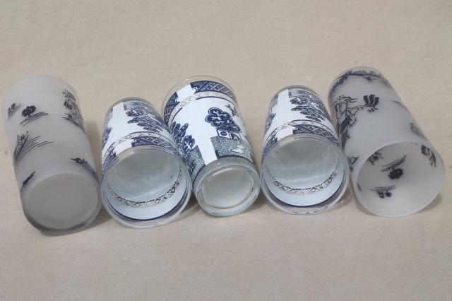 photo of vintage blue willow pattern vintage glassware, collection of drinking glasses #4