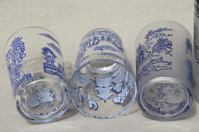 photo of vintage blue willow pattern vintage glassware, collection of drinking glasses #7