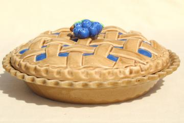 catalog photo of vintage blueberry pie cover, ceramic pie plate pan w/ printed recipe