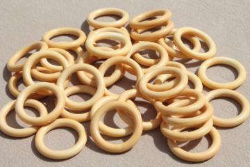 catalog photo of vintage bone ivory colored curtain rings lot, old bakelite plastic