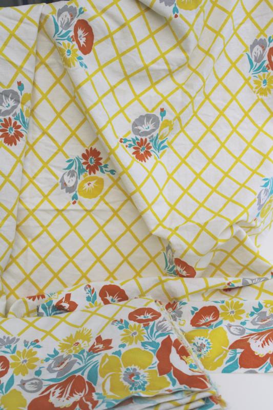 photo of vintage border print cotton feedsacks, feed sack fabric yellow & orange flower lattice #3