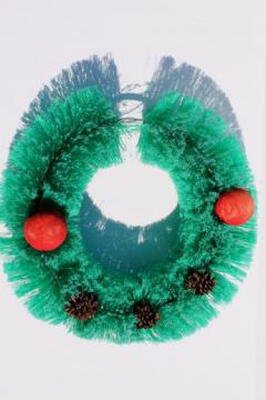 catalog photo of vintage bottle brush Christmas wreath, 1950s retro holiday door decoration