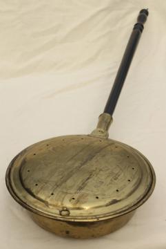 catalog photo of vintage brass bed warmer, large solid brass pan for hot coals or roasting chestnuts