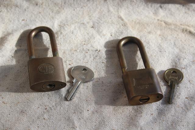 photo of vintage brass locks w/ keys, Hurd Detroit & Wilson Bohannan long shank shackle padlocks #1