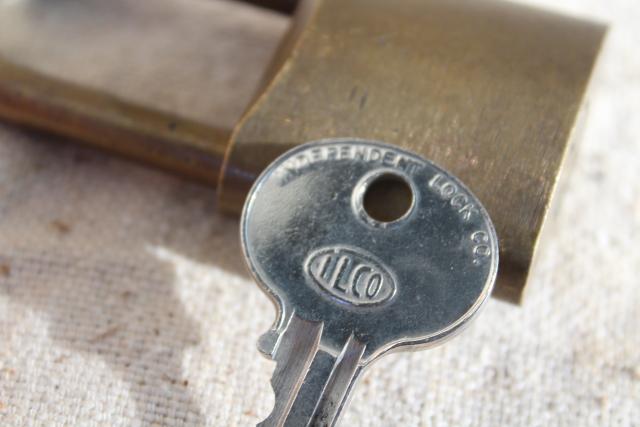 photo of vintage brass locks w/ keys, Hurd Detroit & Wilson Bohannan long shank shackle padlocks #6