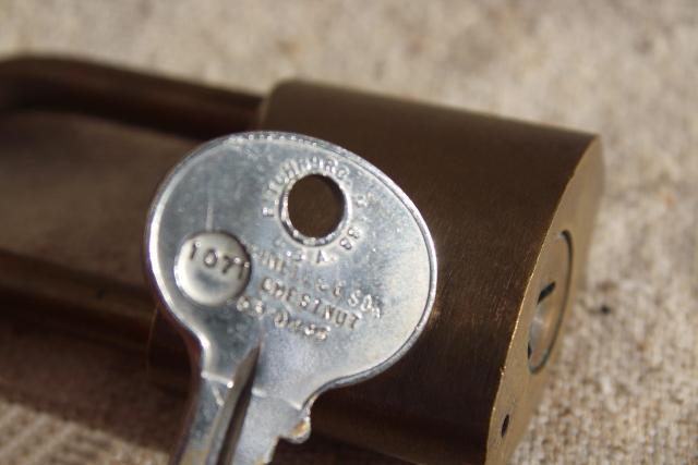 photo of vintage brass locks w/ keys, Hurd Detroit & Wilson Bohannan long shank shackle padlocks #7