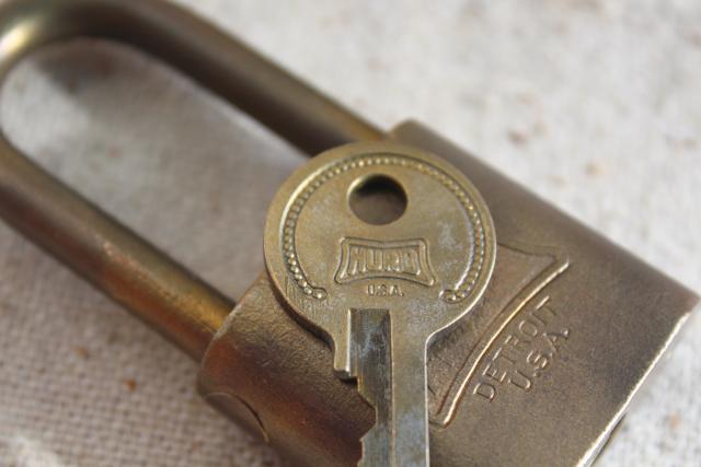 photo of vintage brass locks w/ keys, Hurd Detroit & Wilson Bohannan long shank shackle padlocks #10