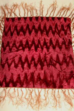 catalog photo of vintage burgundy wine crushed velvet table cover cloth w/ long silky fringe, bohemian style