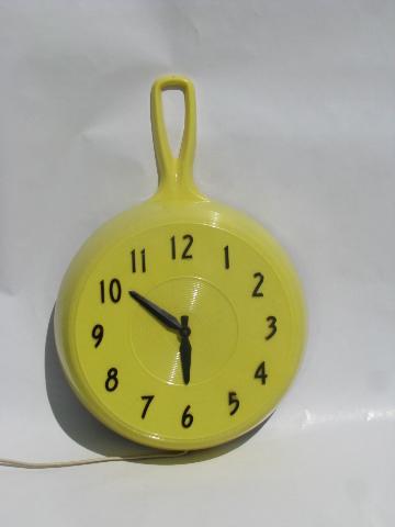 photo of vintage butter yellow plastic kitchen frying pan/skillet wall clock #1