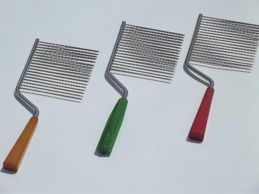 photo of vintage cake breaker servers w/ bakelite handles in red, green, butterscotch #1