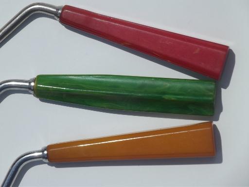 photo of vintage cake breaker servers w/ bakelite handles in red, green, butterscotch #3