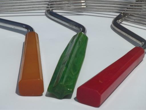 photo of vintage cake breaker servers w/ bakelite handles in red, green, butterscotch #4