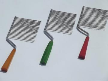 catalog photo of vintage cake breaker servers w/ bakelite handles in red, green, butterscotch