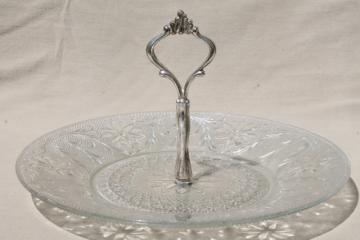 catalog photo of vintage cake plate / serving tray with center handle, sandwich pattern clear pressed glass