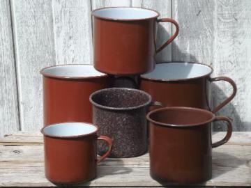 catalog photo of vintage camp enamelware lot, soup pot sized super mugs & coffee cups