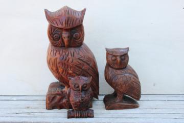 catalog photo of vintage carved wood owls, great horned owl family rustic fall halloween decor