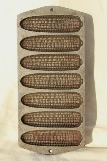 photo of vintage cast iron cookware, ears of corn cornbread pan for baking corn sticks #1