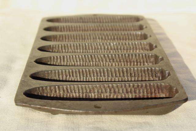 photo of vintage cast iron cookware, ears of corn cornbread pan for baking corn sticks #7