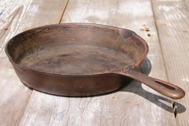 photo of vintage cast iron cookware, large frying pan skillets or chicken fryers #6