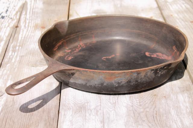 photo of vintage cast iron cookware, large frying pan skillets or chicken fryers #11