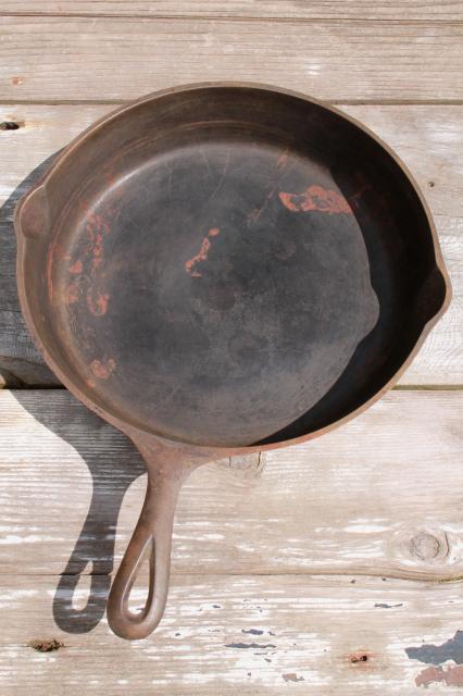 photo of vintage cast iron cookware, large frying pan skillets or chicken fryers #12