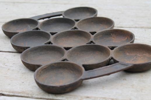 photo of vintage cast iron pan for corn gems, old fashioned cornbread muffin pan  #1
