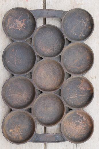 photo of vintage cast iron pan for corn gems, old fashioned cornbread muffin pan  #2