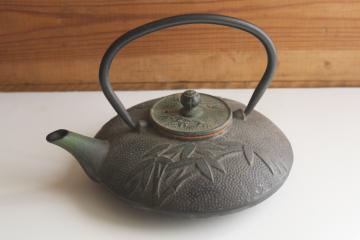 catalog photo of vintage cast iron tetsubin teapot, flat saucer shaped tea kettle w/ bamboo design