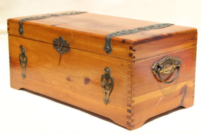 photo of vintage cedar chest keepsake box, cedarwood box for gloves or handknit wool socks #6