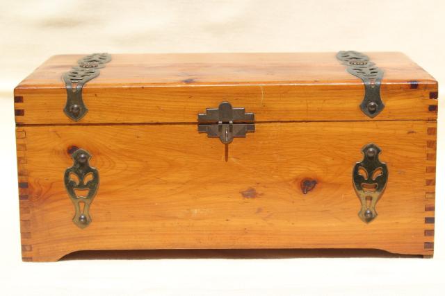 photo of vintage cedar chest keepsake box, cedarwood box for gloves or handknit wool socks #7