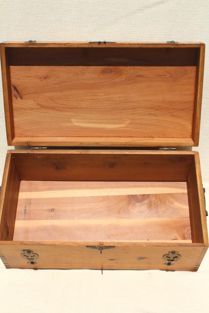 photo of vintage cedar chest keepsake box, cedarwood box for gloves or handknit wool socks #14