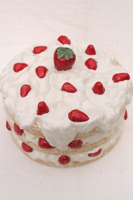 photo of vintage ceramic strawberry shortcake cake cover, strawberries & whipped cream #5