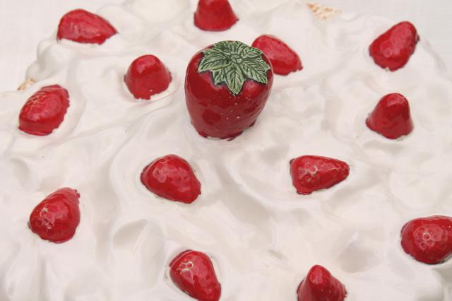 photo of vintage ceramic strawberry shortcake cake cover, strawberries & whipped cream #9