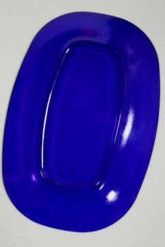 catalog photo of vintage cobalt blue glass platter, sapphire Bormioli Rocco Rondo oblong cabochon shape