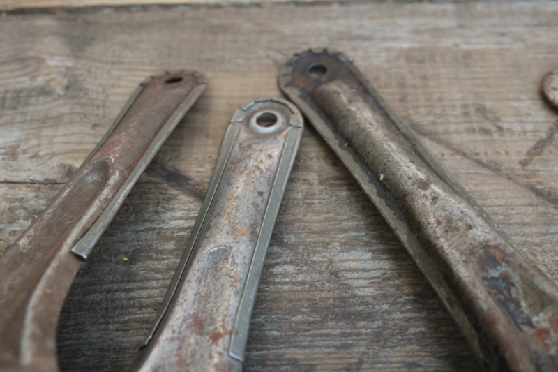photo of vintage cold handle frying pans, collection of 6 steel skillets cowboy camp fire wood stove cookware  #2