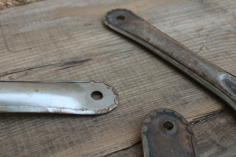 photo of vintage cold handle frying pans, collection of 6 steel skillets cowboy camp fire wood stove cookware  #3