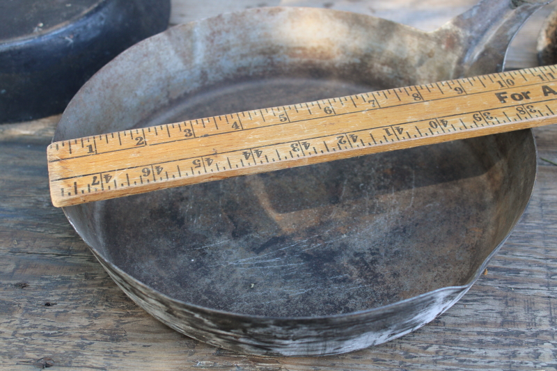 photo of vintage cold handle frying pans, collection of 6 steel skillets cowboy camp fire wood stove cookware  #4