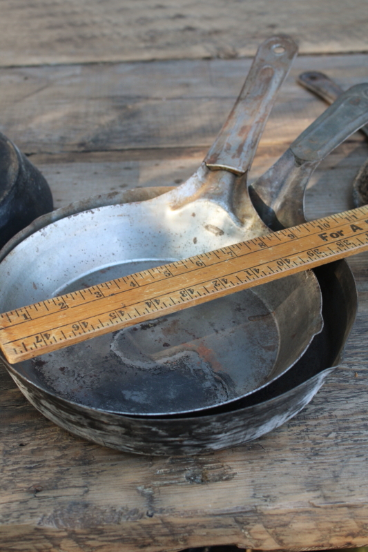 photo of vintage cold handle frying pans, collection of 6 steel skillets cowboy camp fire wood stove cookware  #5