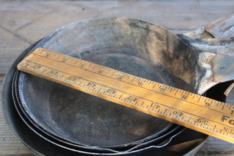 photo of vintage cold handle frying pans, collection of 6 steel skillets cowboy camp fire wood stove cookware  #7
