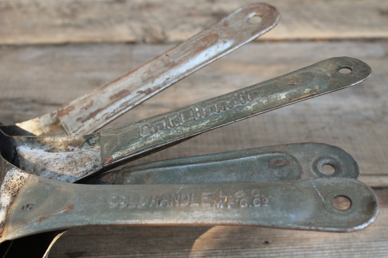 photo of vintage cold handle frying pans, collection of 6 steel skillets cowboy camp fire wood stove cookware  #8