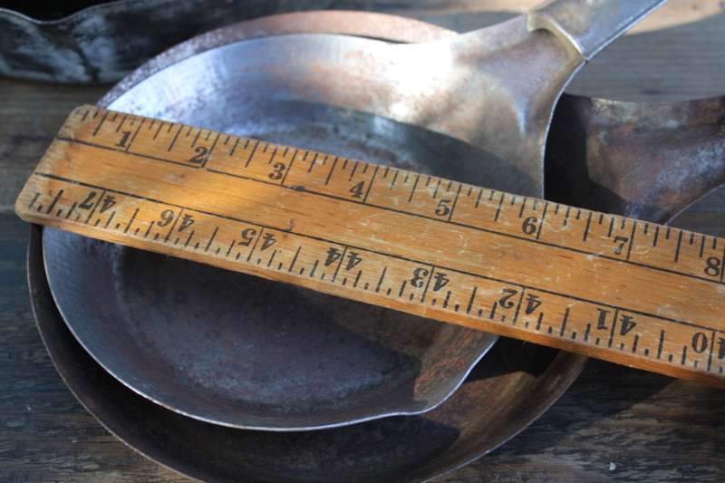 photo of vintage cold handle frying pans, collection of 6 steel skillets cowboy camp fire wood stove cookware  #10