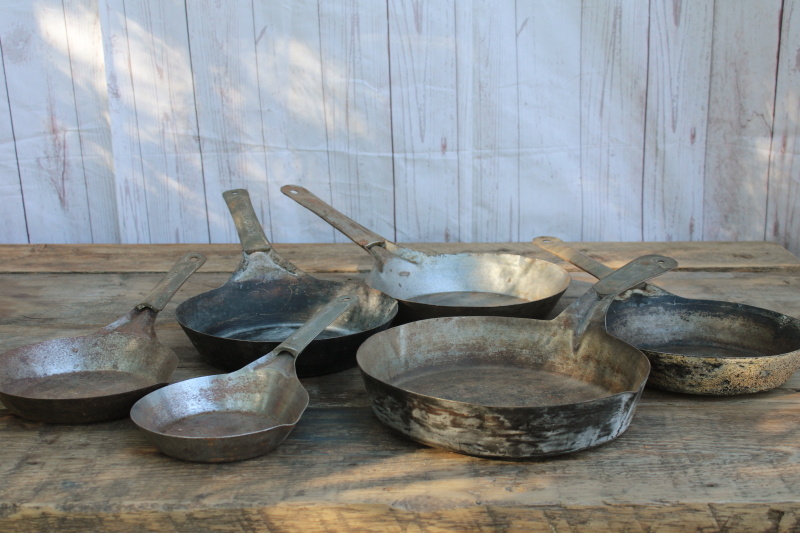 photo of vintage cold handle frying pans, collection of 6 steel skillets cowboy camp fire wood stove cookware  #14