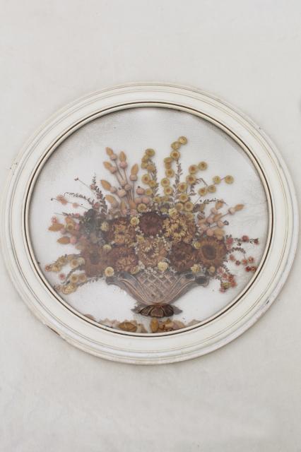 photo of vintage convex bubble glass round wood picture frame w/ dried flowers bouquet #3