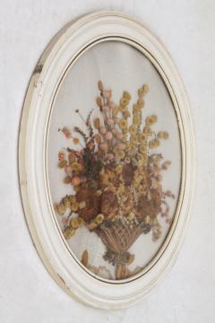 catalog photo of vintage convex bubble glass round wood picture frame w/ dried flowers bouquet