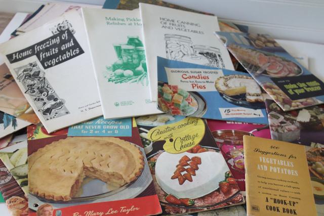 photo of vintage cookbooks lot, 50s 60s 70s recipe booklets & leaflets w/ retro kitchen graphics #8