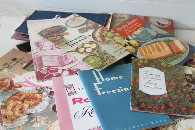 photo of vintage cookbooks lot, 50s 60s 70s recipe booklets & leaflets w/ retro kitchen graphics #9