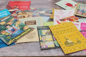 catalog photo of vintage cookbooks lot, recipe booklets w/ advertising, appliance manuals, holiday baking etc 
