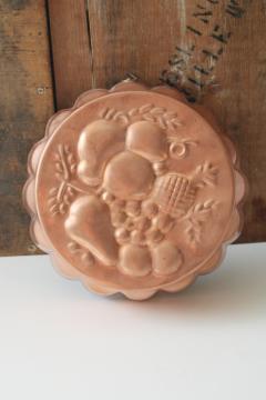 catalog photo of vintage copper jello mold, fruit pattern fluted round pan w/ brass hanger 
