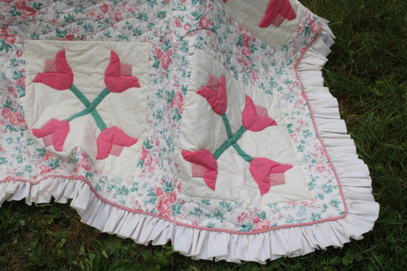 photo of vintage cotton bedspread, ruffled edge floral print w/ pink tulips applique quilt blocks  #3