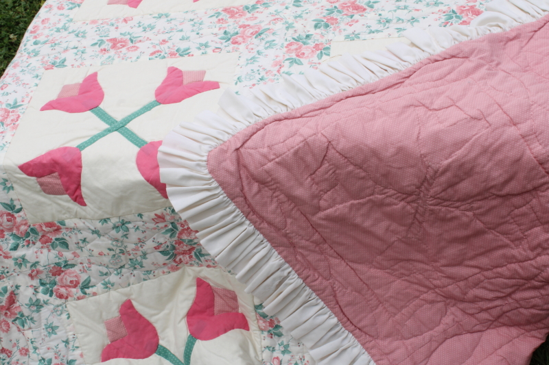 photo of vintage cotton bedspread, ruffled edge floral print w/ pink tulips applique quilt blocks  #4